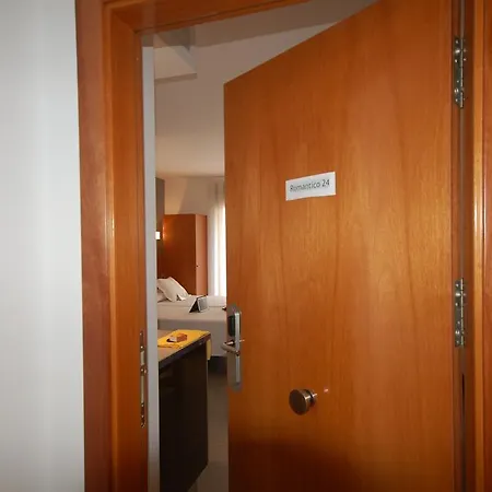 Sitges Apartment アパートホテル 3*