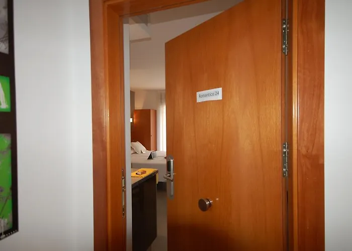 Sitges Apartment מלון דירות 3*